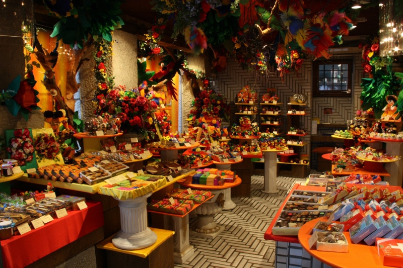 ecommerce-MOULINET-min_candy_store_chocolate_shop_chocolate_switzerland-393515