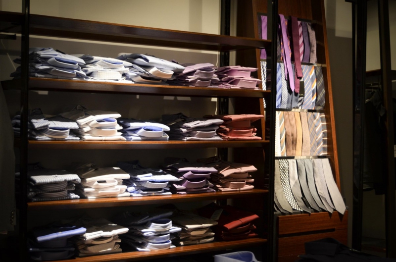 ecommerce-MOULINET-min_shirts_exhibition_shop_shopping_shelf_buy_business_clothing-940715